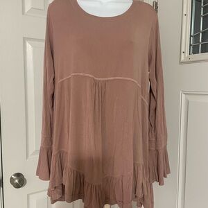 Easel Mauve Ruffle Hem Bell Sleeve Top – Small